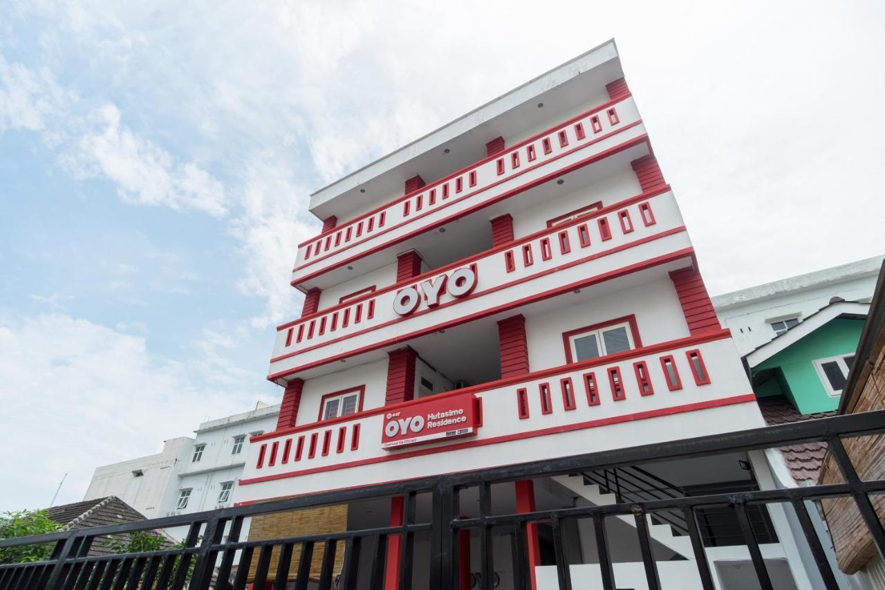 Oyo 447 Hutasimo Residence Medan Exterior photo