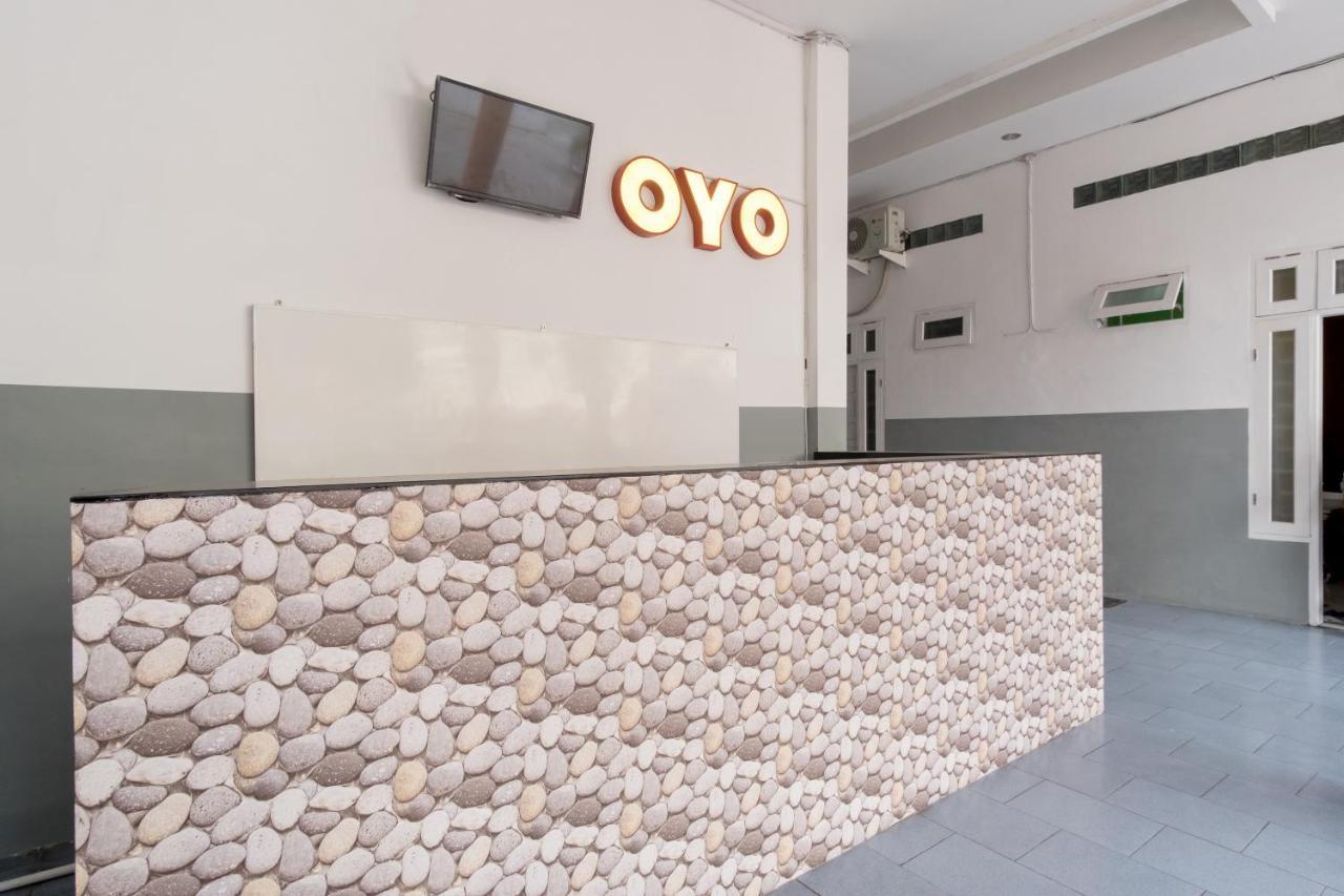 Oyo 447 Hutasimo Residence Medan Exterior photo