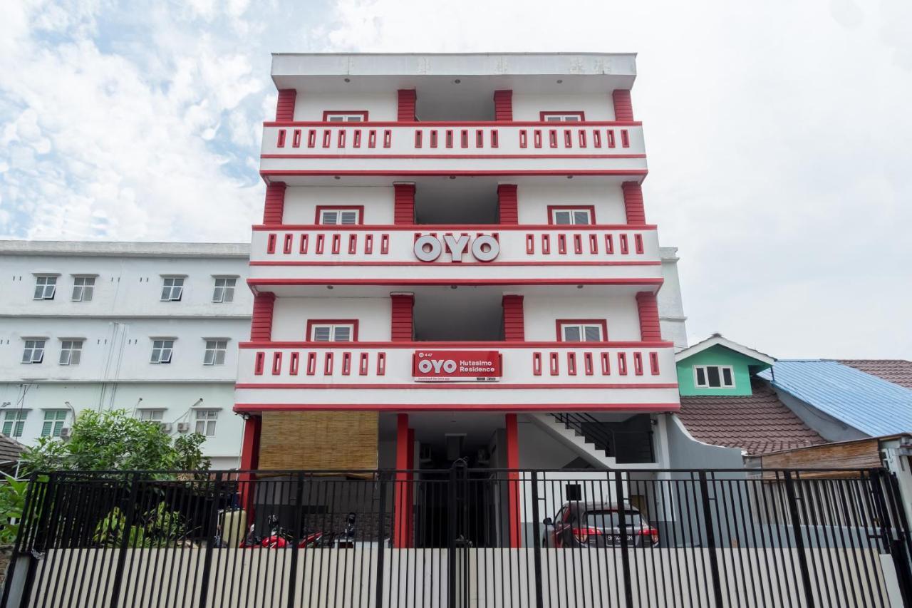 Oyo 447 Hutasimo Residence Medan Exterior photo