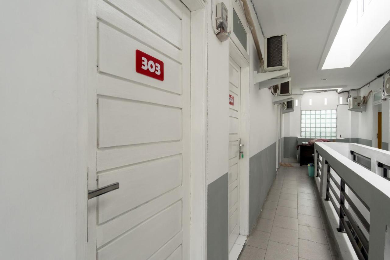 Oyo 447 Hutasimo Residence Medan Exterior photo