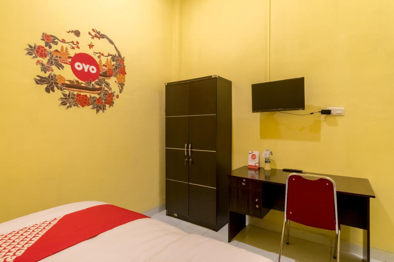 Oyo 447 Hutasimo Residence Medan Exterior photo